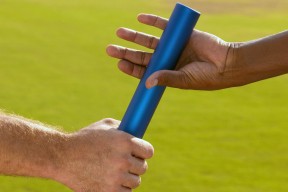 开云体育app-季后赛抢七焦点战，步行者用窒息防守锁死猛龙，铸就经典晋级之路