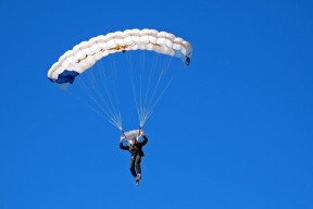 开云平台-锡安主宰比赛走向，奇才鏖战魔术