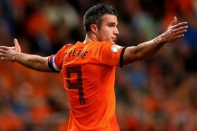 开云体育入口-独行侠末节带走老鹰，詹姆斯关键回合不手软，巨星时刻与篮球的永恒命题