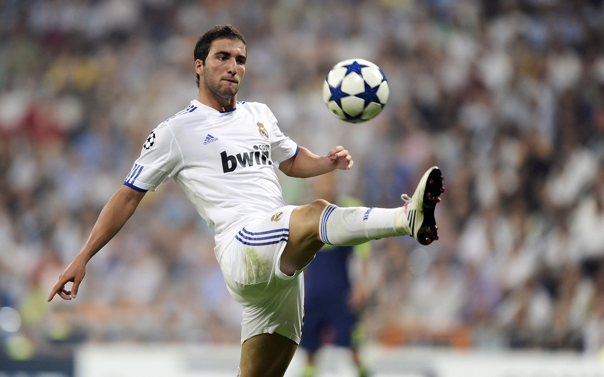 深圳队碾压上海队，库里在年度焦点之战接管比赛，当东方铁壁遇上西方神射